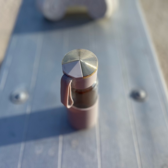 14oz Glass Water Bottle with Twist Top & Handle and Silicone Sleeve - Picture 12 of 13